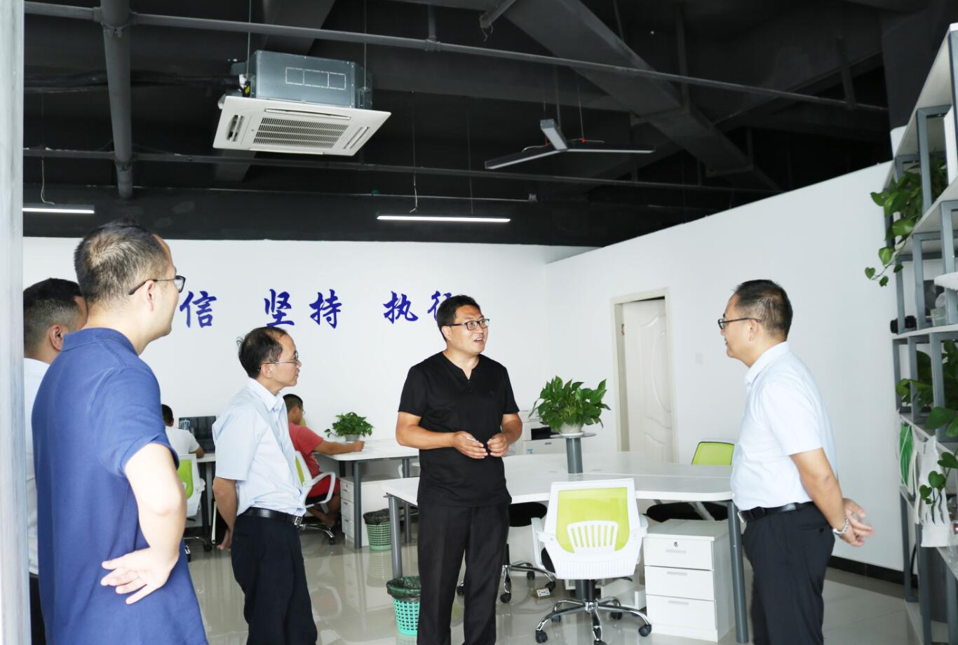 重慶市大渡口區(qū)領(lǐng)導(dǎo)蒞臨公司考察指導(dǎo)